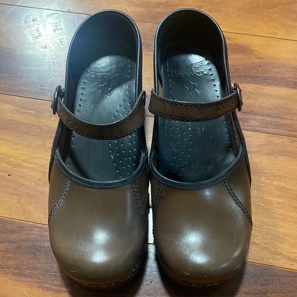 Dansko Size 37 Clog With Strap - image 1